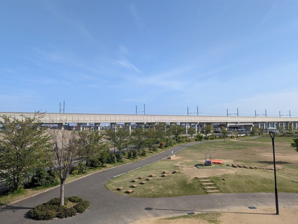 つばきの郷公園から見える新幹線の景色