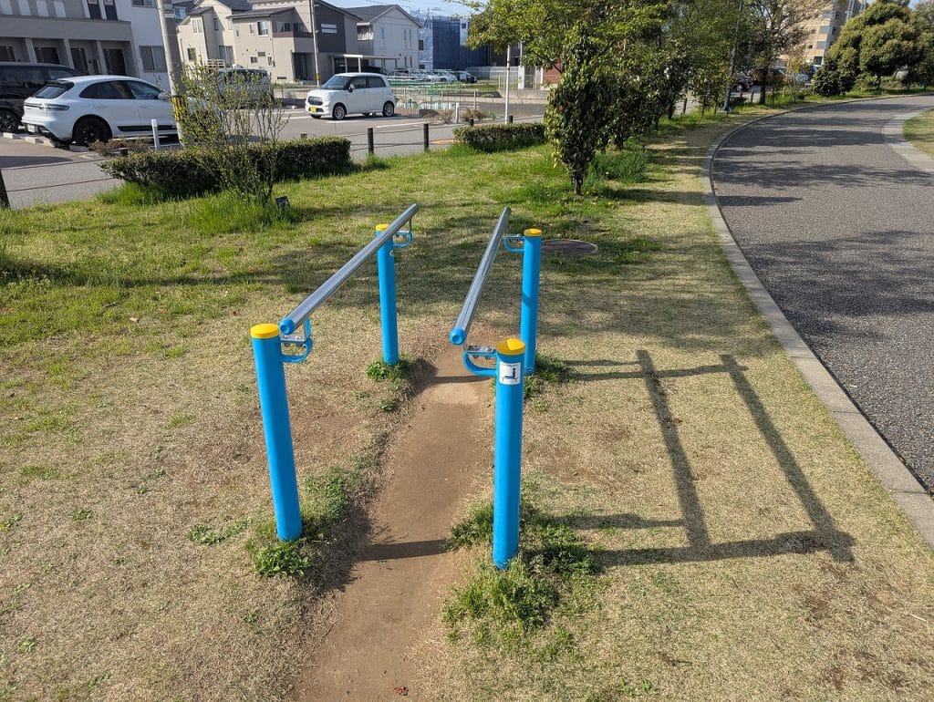 つばきの郷公園のフィットネス遊具2
