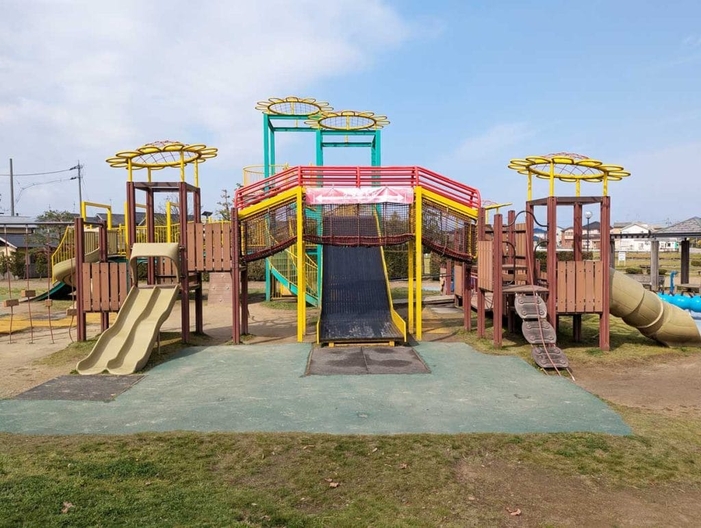 中条公園の大型遊具