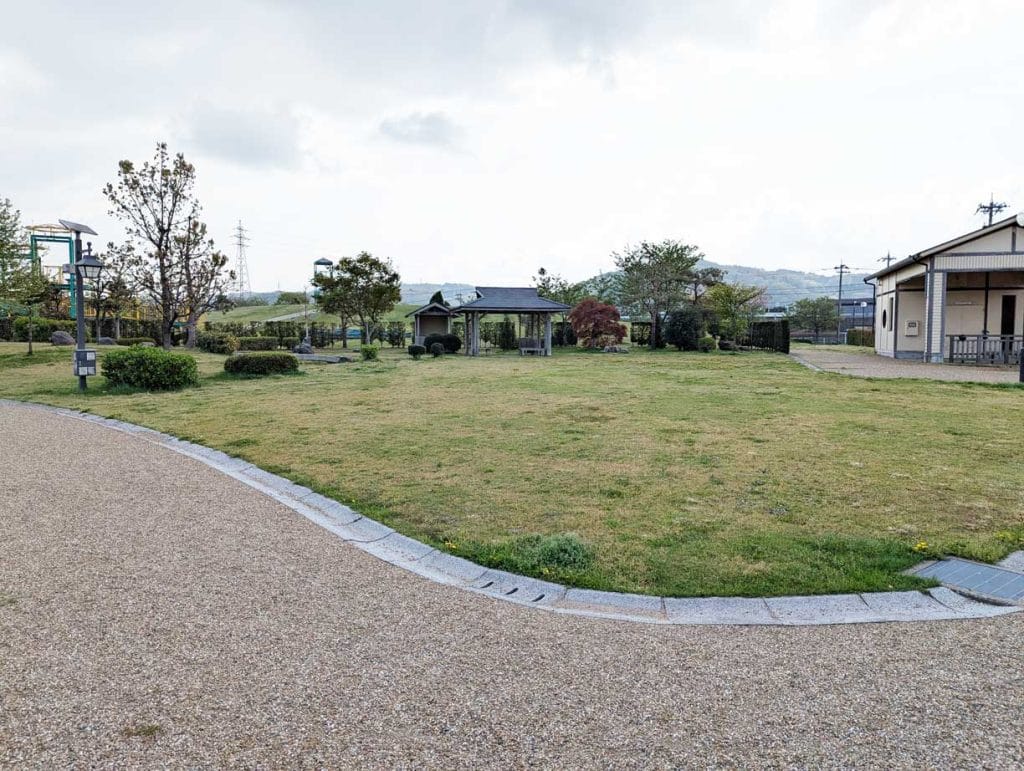 中条公園の芝生エリア1