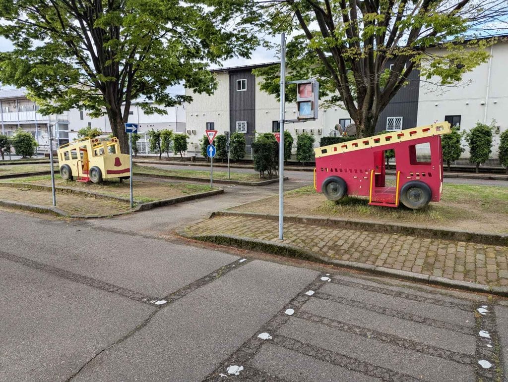 野々市交通公園の遊具1