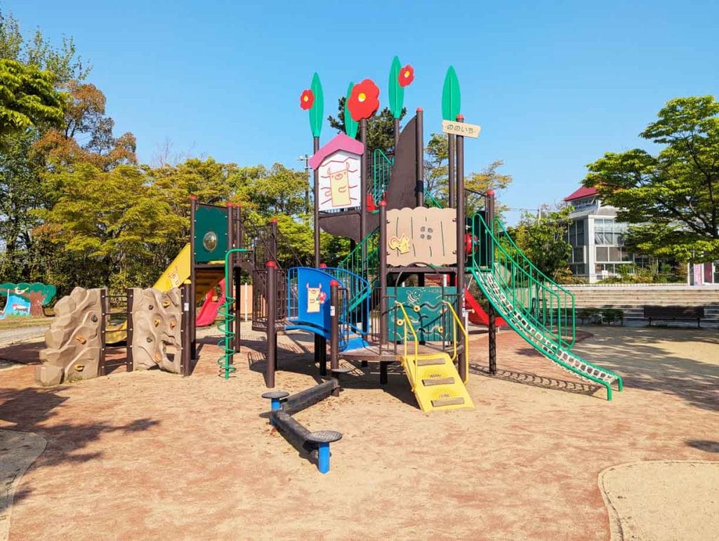 野々市中央公園の大型遊具1