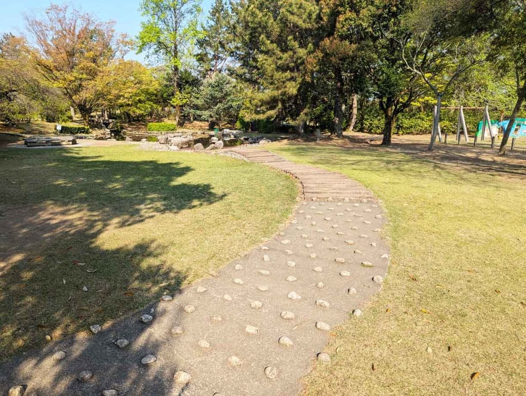 野々市中央公園の素足の径2