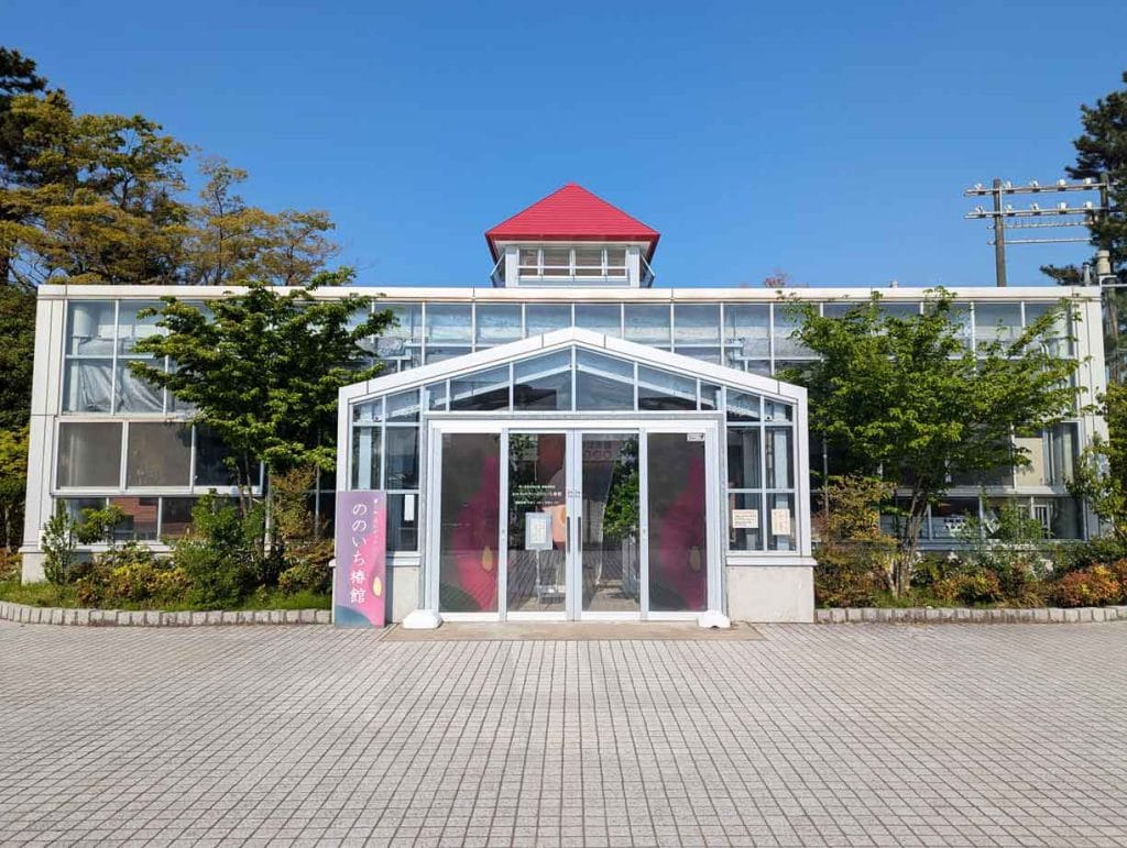 野々市中央公園の「ののいち椿館」1