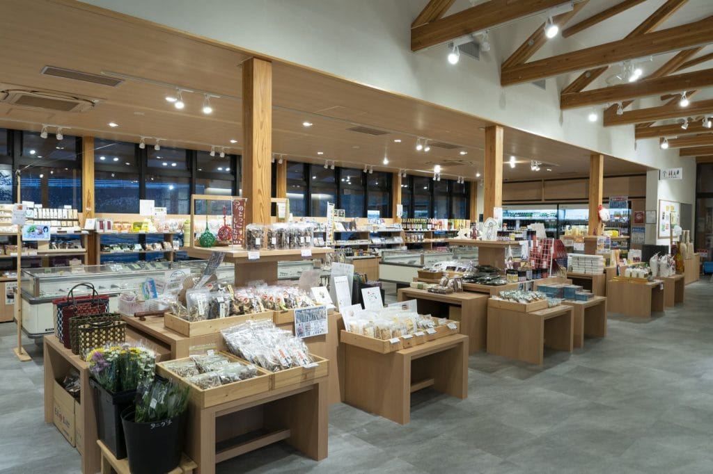 イカの駅つくモールの施設内