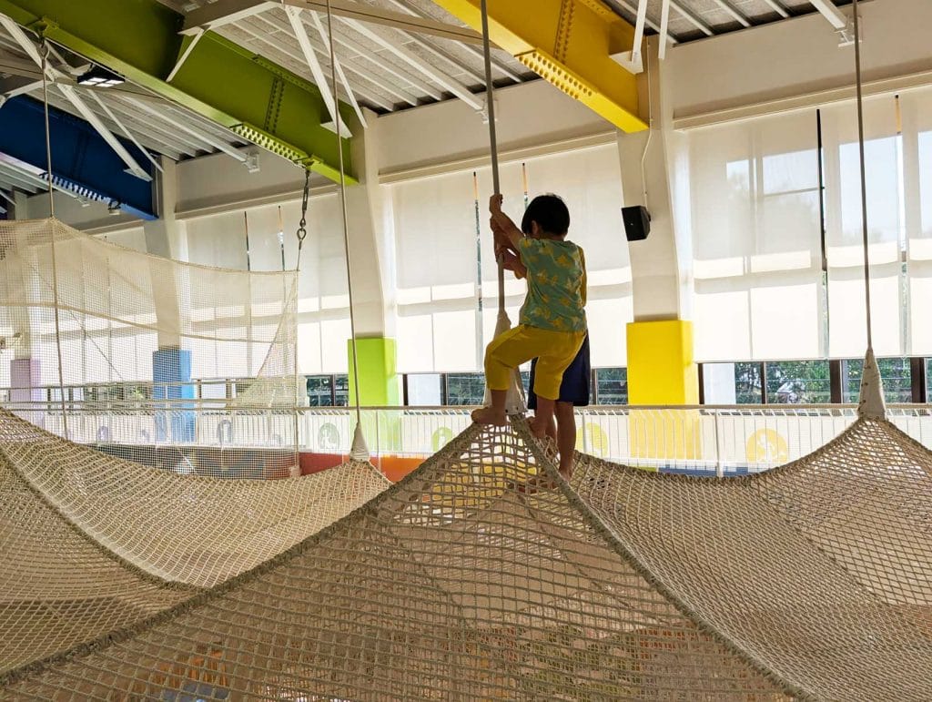 かがにこにこパークの大型ネット遊具2