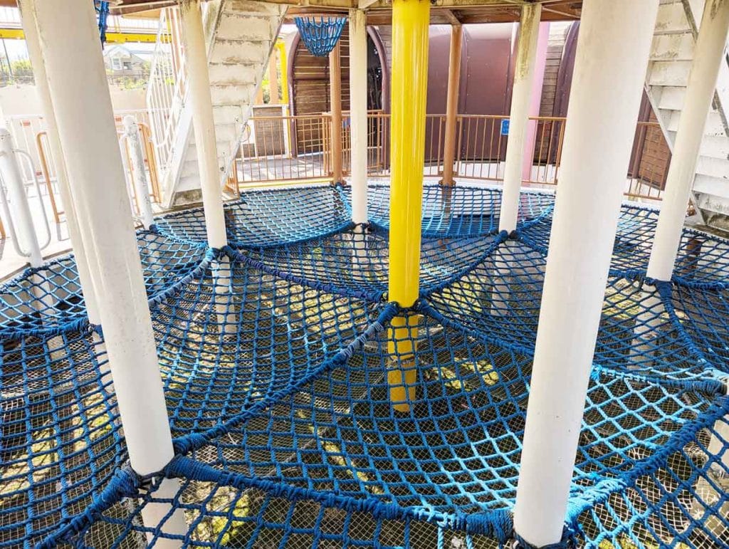 内灘町総合公園の「海賊船 サンセット号」4