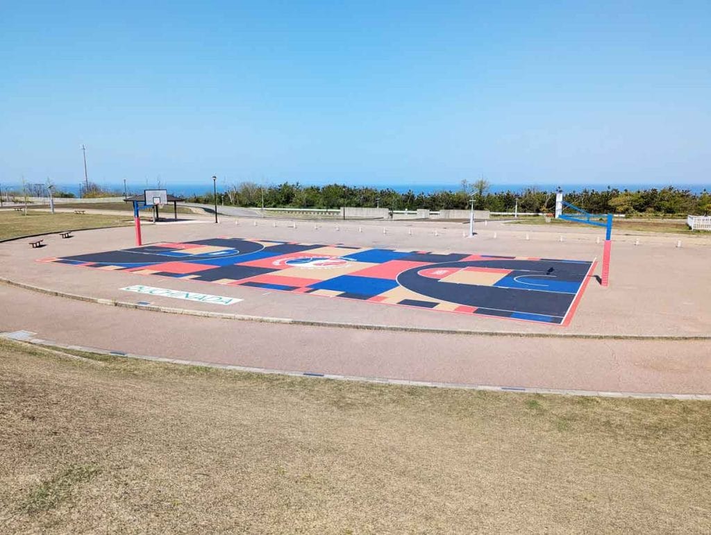 内灘町総合公園のバスケットコート