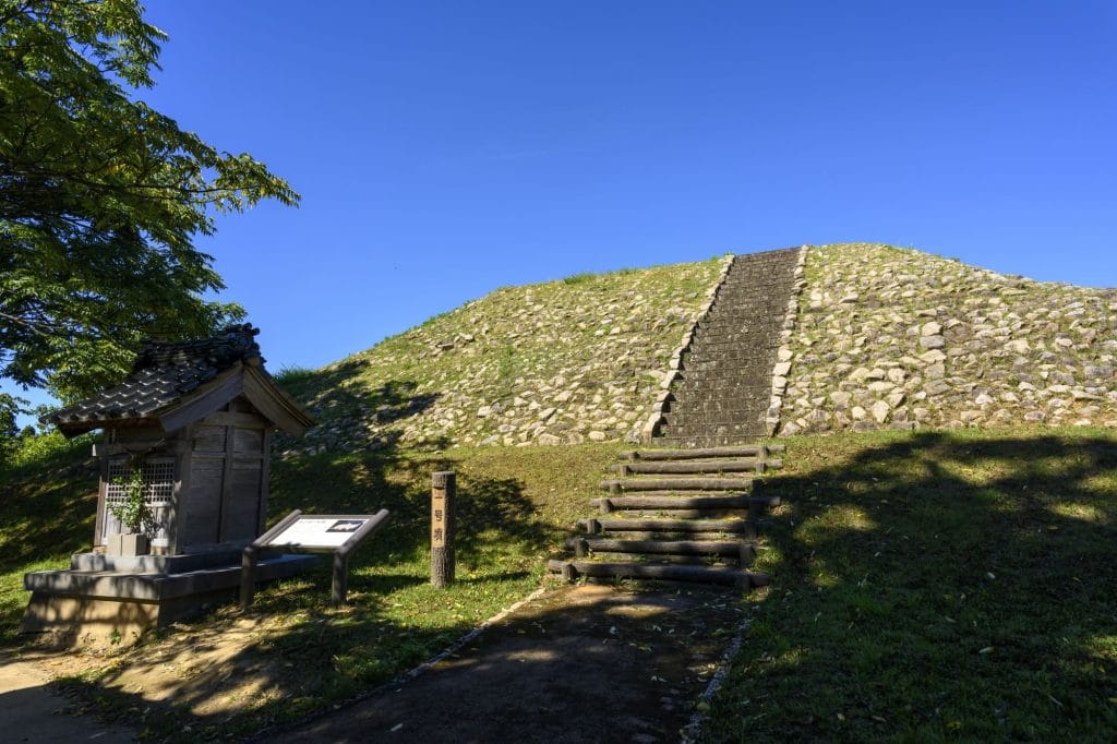 雨の宮古墳公園5