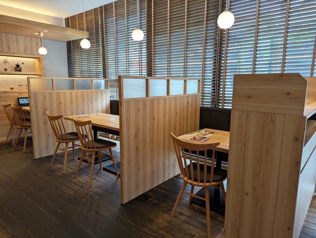 そばと四季揚げ八兆庵　店内3