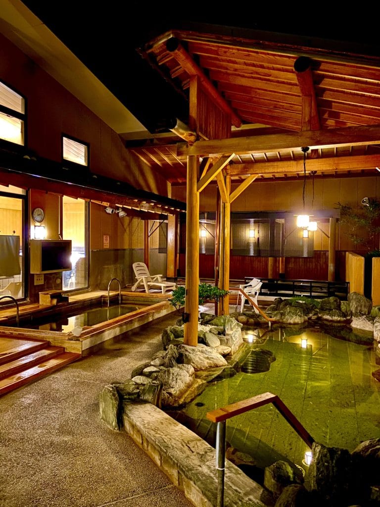 極楽湯 金沢野々市店　露天風呂