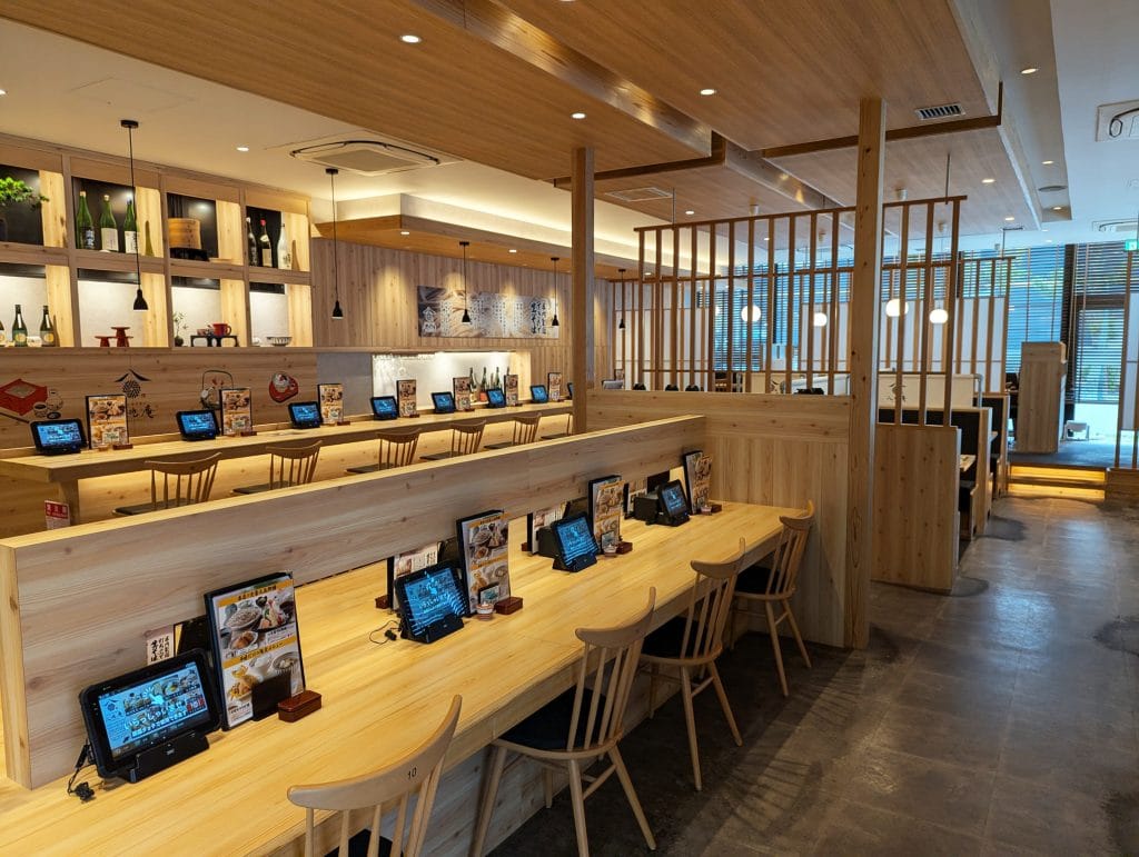 そばと四季揚げ八兆庵　店内1