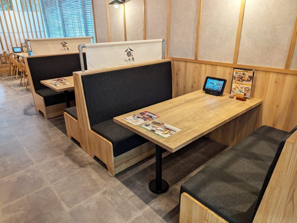 そばと四季揚げ八兆庵　店内2